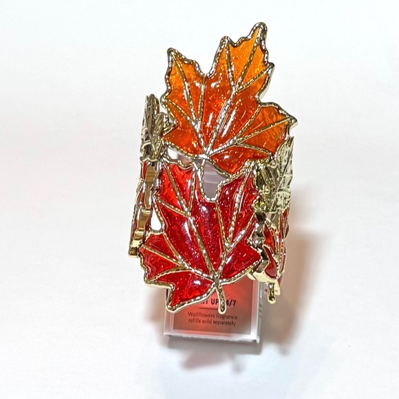 TOSSED LEAVES Scent Control Nightlight Wallflowers Plug - Picture 2 of 5